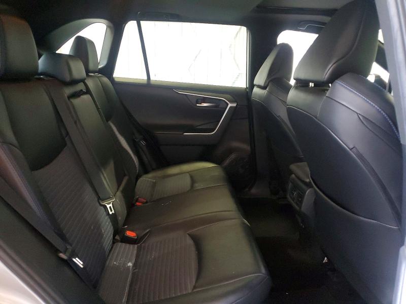 Photo 11 from auction – 2019 TOYOTA RAV4 with VIN 2T3EWRFV5KW015264