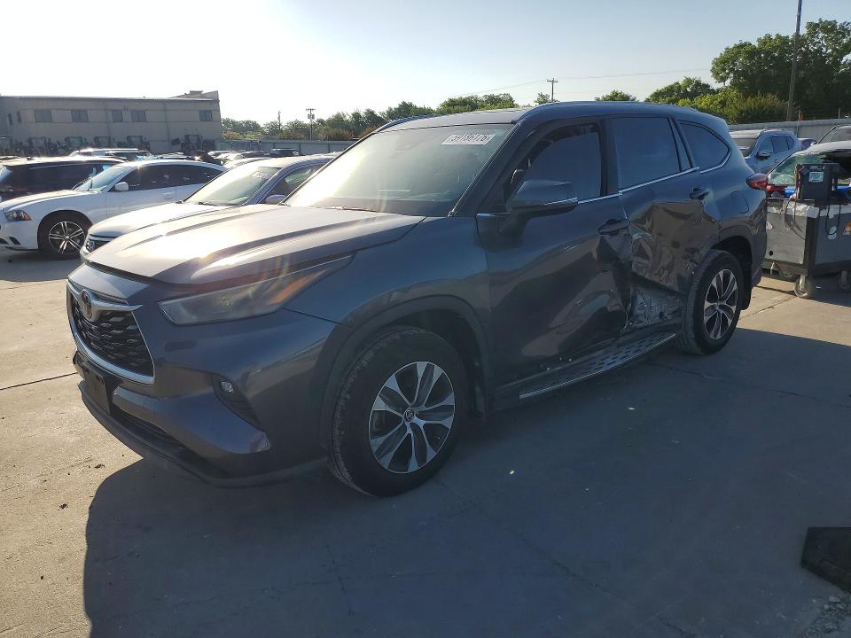 TOYOTA HIGHLANDER 2022 with VIN 5TDGZRAH0NS117983 - Photo from auction