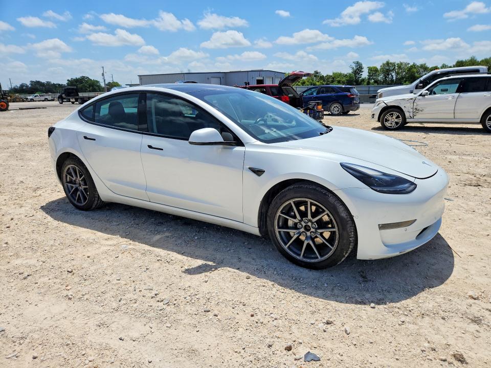 Zdjęcie 4 z aukcji – 2022 TESLA MODEL 3 z VIN 5YJ3E1EB3NF289639