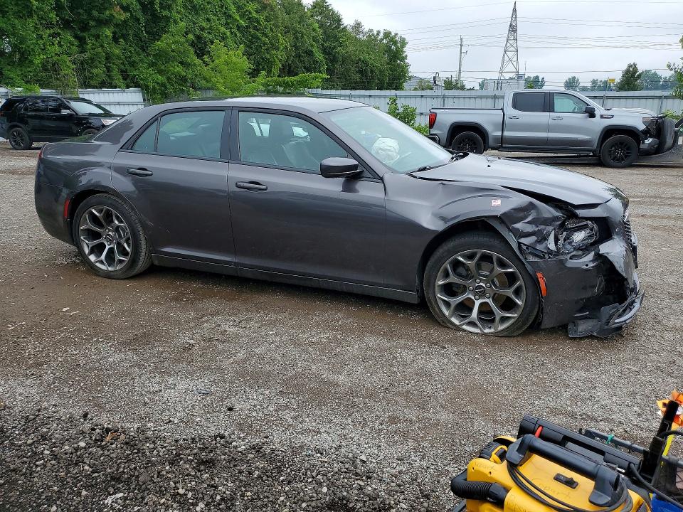 Photo 4 from auction – 2017 CHRYSLER 300 with VIN 2C3CCABG0HH653282
