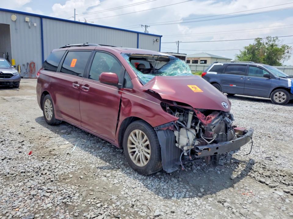 Photo 4 from auction – 2011 TOYOTA SIENNA with VIN 5TDYK3DC2BS068321