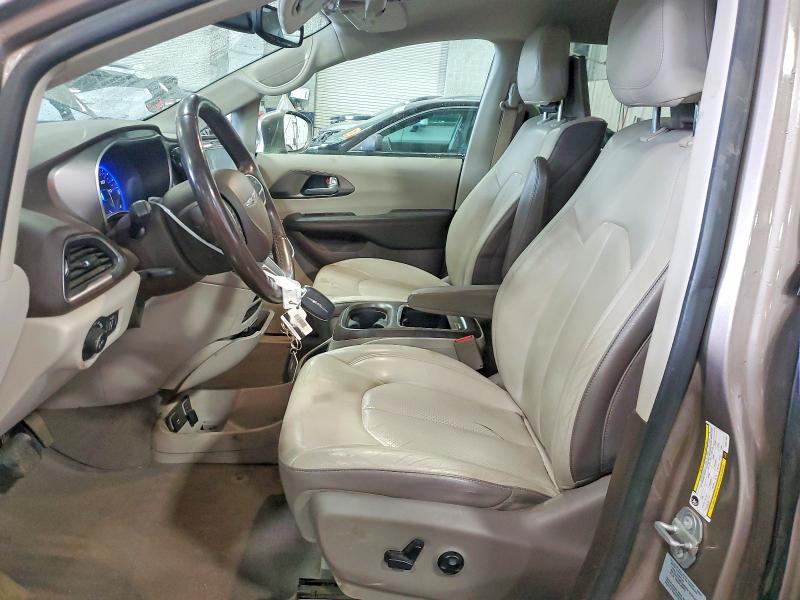 Photo 7 from auction – 2017 CHRYSLER PACIFICA with VIN 2C4RC1EG6HR677047