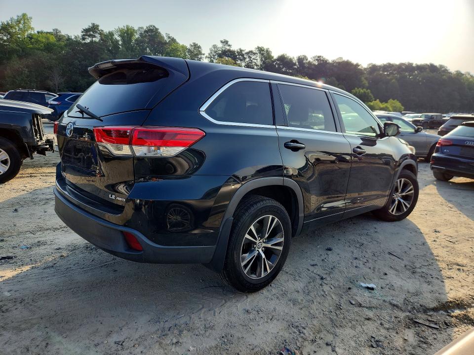 Photo 3 from auction – 2017 TOYOTA HIGHLANDER with VIN 5TDBZRFH5HS379148