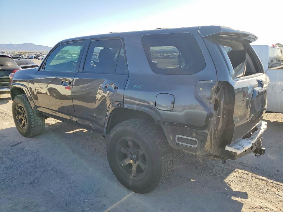 Photo 2 from auction – 2019 TOYOTA 4RUNNER with VIN JTEBU5JR0K5641545