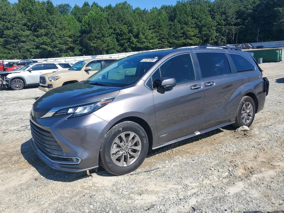 TOYOTA SIENNA 2021 with VIN 5TDJRKEC8MS046137 - Photo from auction