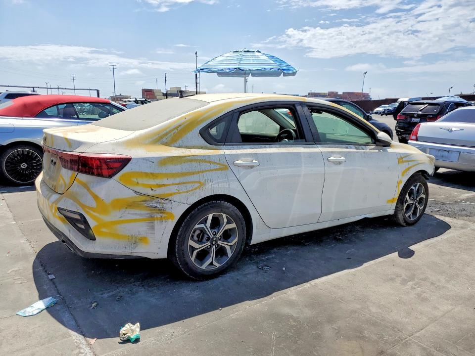 Photo 3 from auction – 2021 KIA FORTE with VIN 3KPF24AD6ME342532