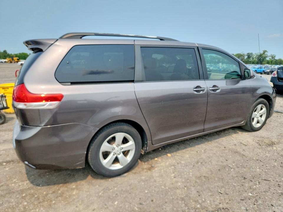 Photo 3 from auction – 2011 TOYOTA SIENNA with VIN 5TDKK3DC0BS013887