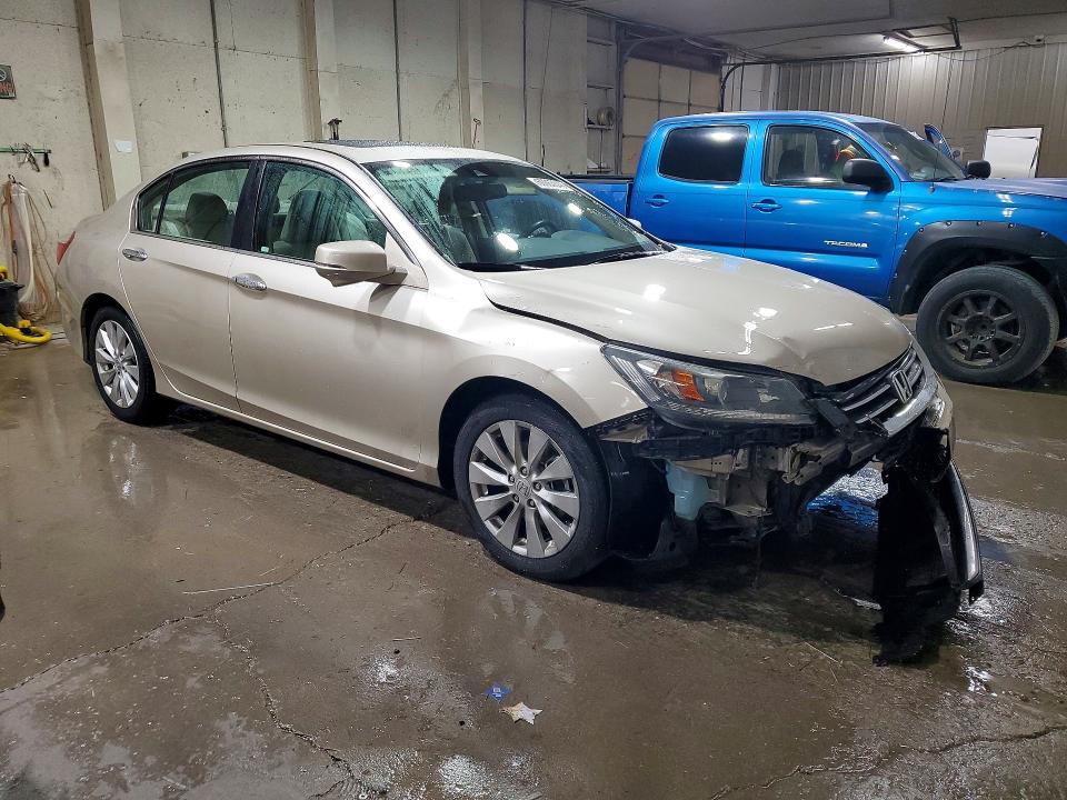 Photo 4 from auction – 2015 HONDA ACCORD with VIN 1HGCR2F84FA266296