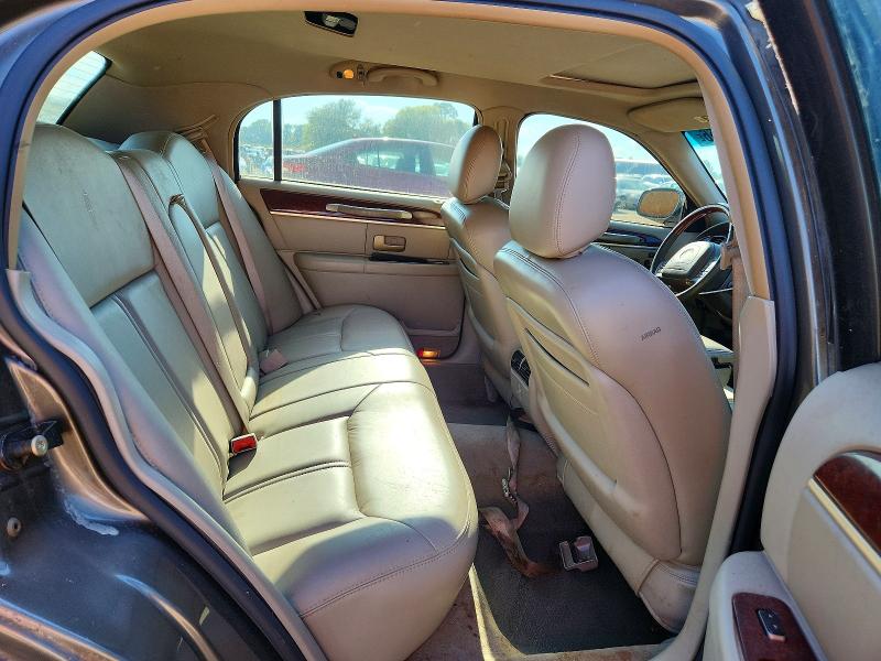 Photo 10 from auction – 2004 LINCOLN TOWN CAR with VIN 1LNHM83W74Y672369