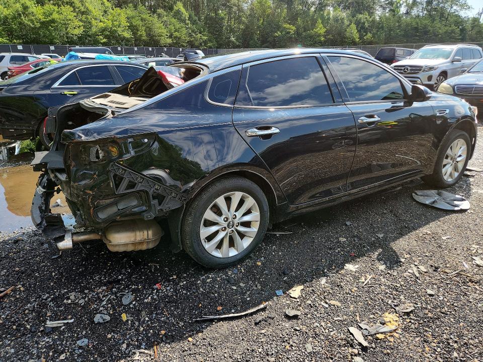 Photo 3 from auction – 2017 KIA OPTIMA with VIN 5XXGU4L3XHG135030