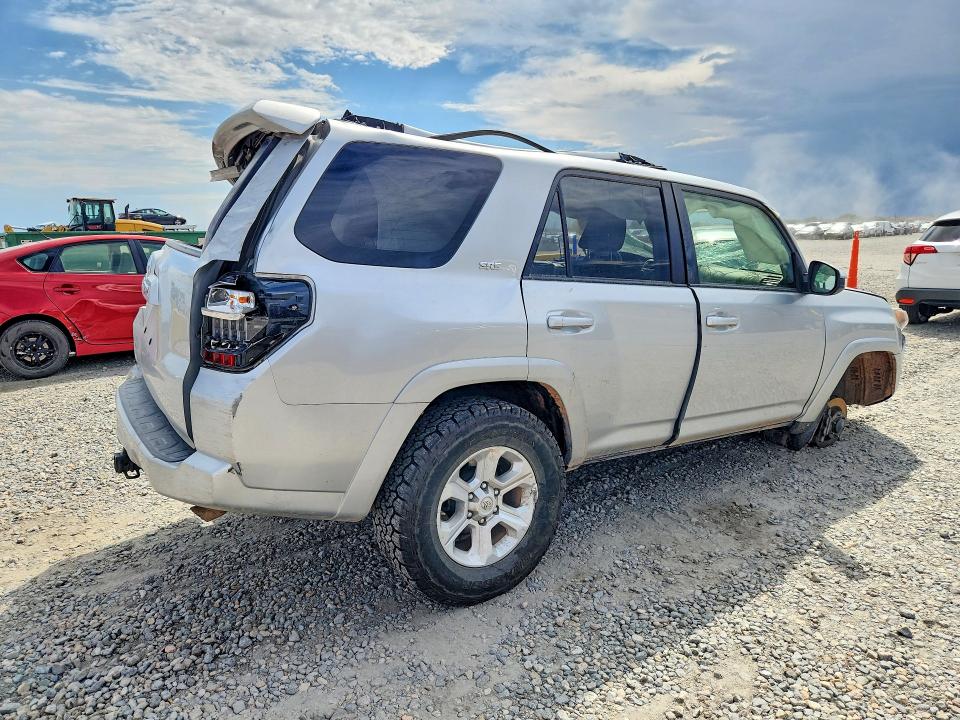 Photo 3 from auction – 2019 TOYOTA 4RUNNER with VIN JTEBU5JR7K5673604