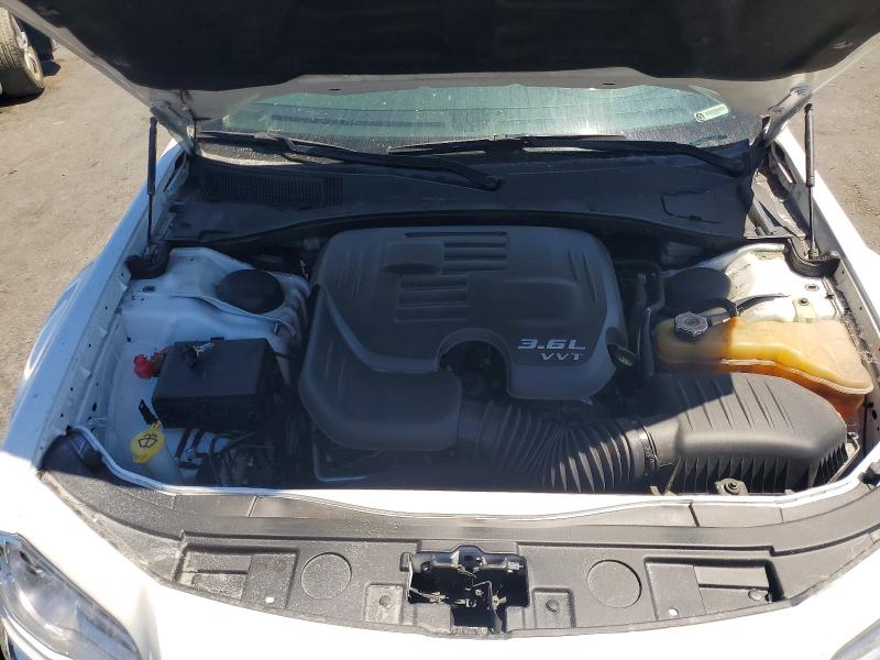 Photo 11 from auction – 2014 CHRYSLER 300 with VIN 2C3CCAAG1EH375344