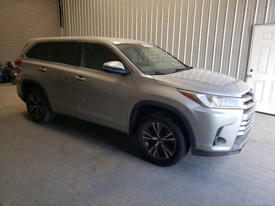 Photo 4 from auction – 2018 TOYOTA HIGHLANDER with VIN 5TDZZRFH3JS257702