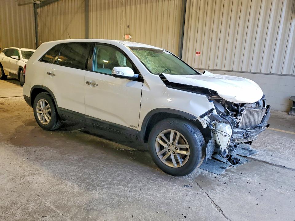 Photo 4 from auction – 2014 KIA SORENTO with VIN 5XYKTCA63EG457598