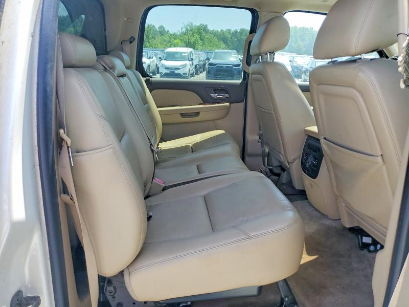 Photo 10 from auction – 2010 CHEVROLET AVALANCHE with VIN 3GNVKGE09AG261729