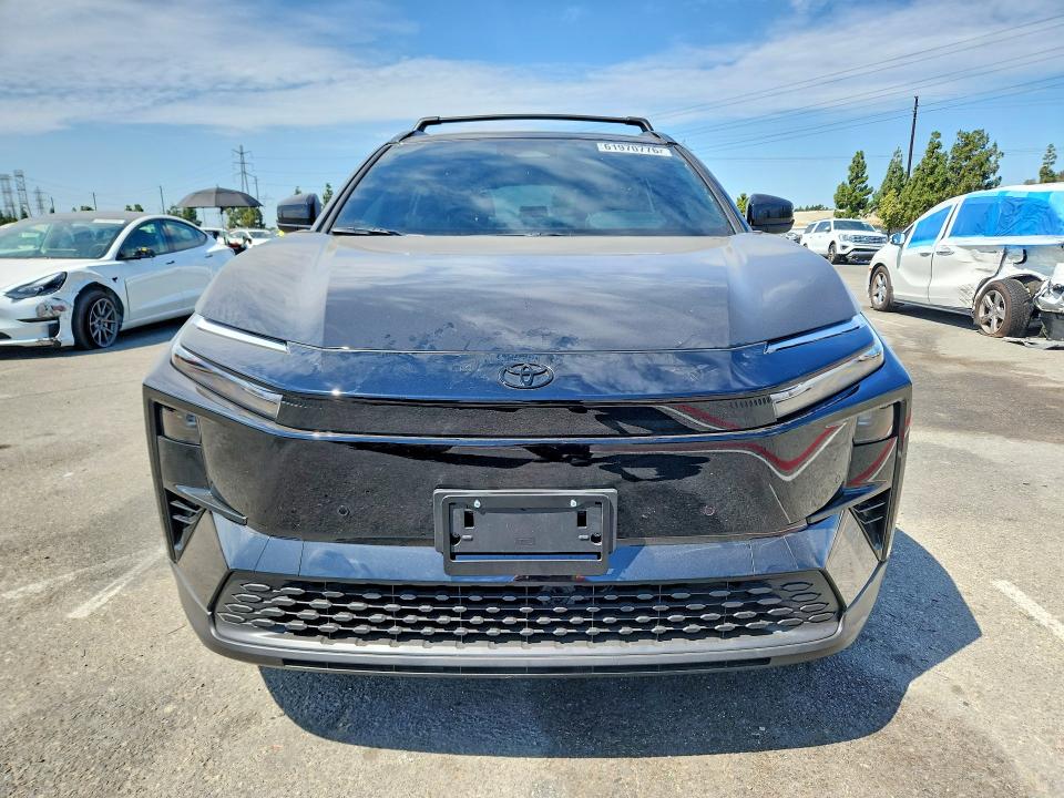 Photo 5 from auction – 2026 TOYOTA C-HR with VIN JTMAAAADXTJ015144
