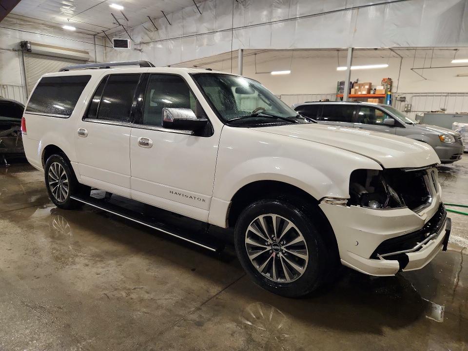 Photo 4 from auction – 2016 LINCOLN NAVIGATOR with VIN 5LMJJ3JT5GEL10016