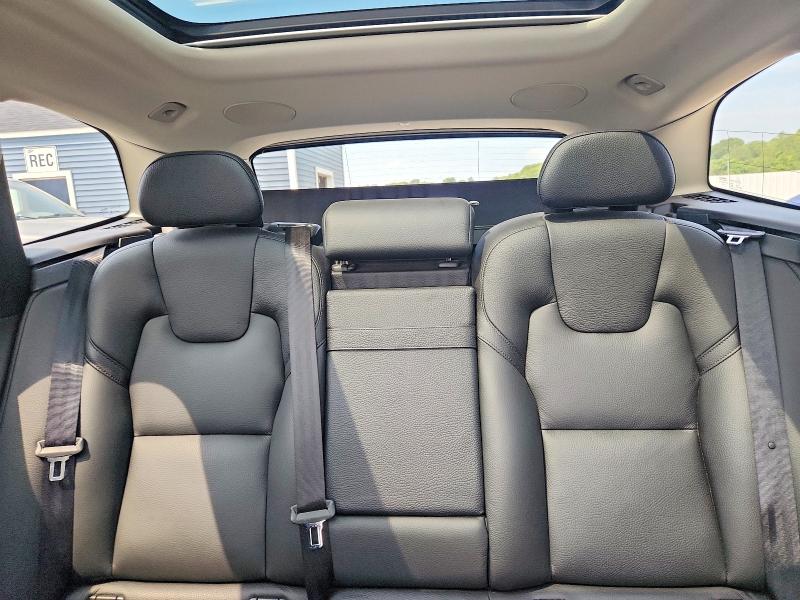 Photo 10 from auction – 2019 VOLVO XC60 with VIN LYV102RL2KB250939