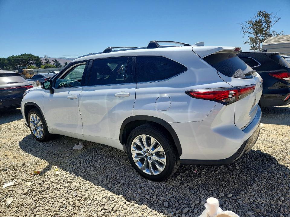 Photo 2 from auction – 2023 TOYOTA HIGHLANDER with VIN 5TDKDRAH9PS040560