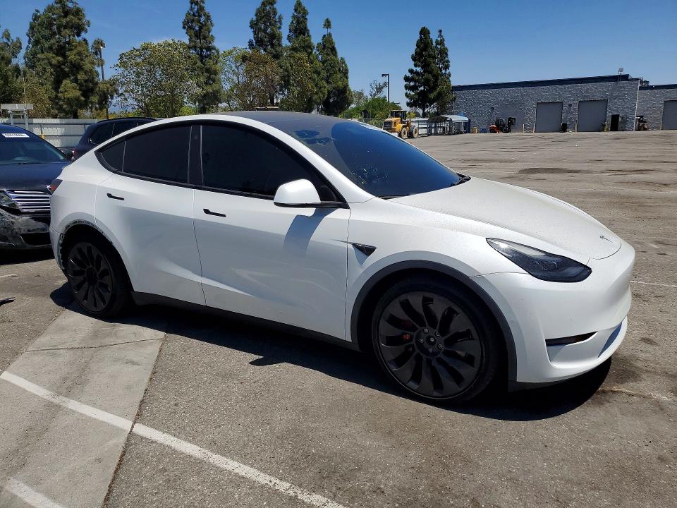 Photo 4 from auction – 2022 TESLA MODEL Y with VIN 7SAYGDEF2NF336246