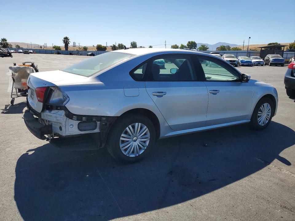 Photo 3 from auction – 2015 VOLKSWAGEN PASSAT with VIN 1VWAT7A36FC099666