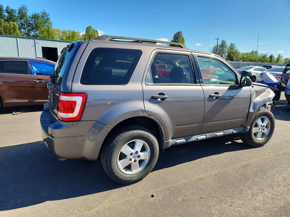 Photo 3 from auction – 2011 FORD ESCAPE with VIN 1FMCU9DG9BKB72799