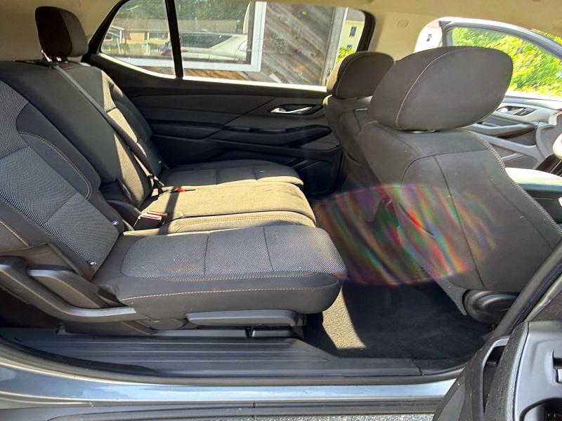 Photo 5 from auction – 2018 CHEVROLET TRAVERSE with VIN 1GNEVFKW2JJ166728