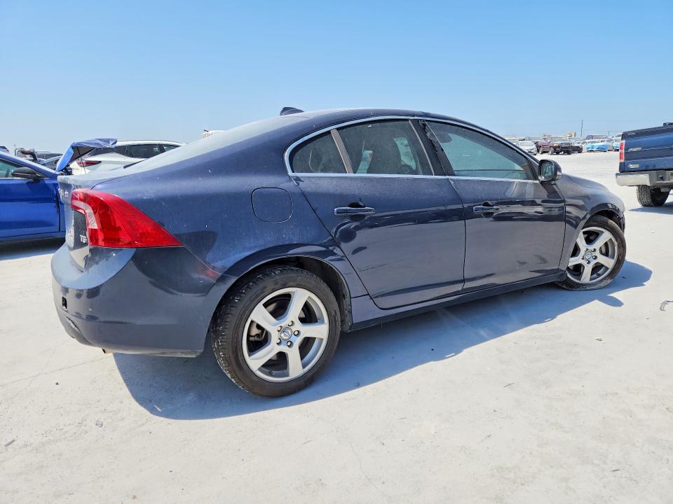 Photo 3 from auction – 2012 VOLVO S60 with VIN YV1622FS8C2145914