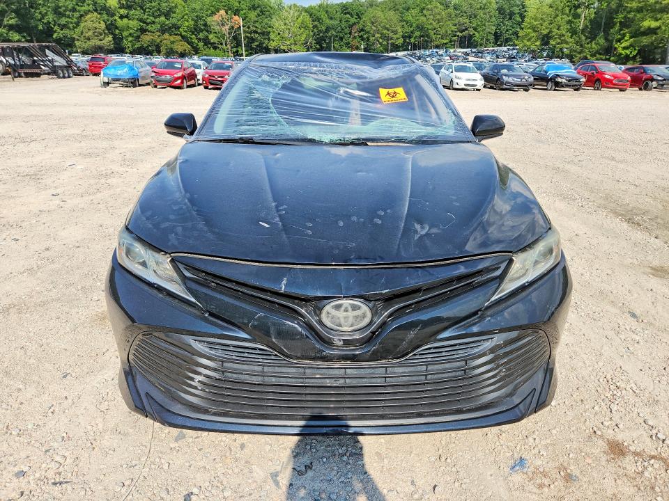 Photo 5 from auction – 2018 TOYOTA CAMRY with VIN 4T1B11HK2JU650701