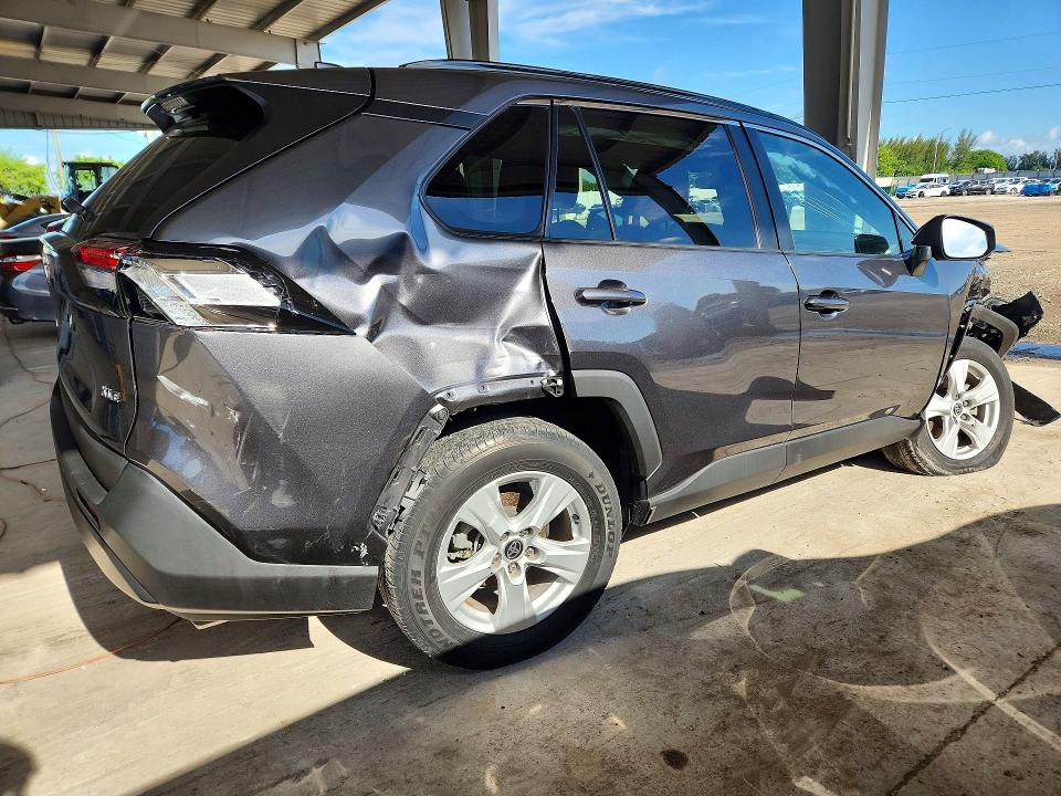 Photo 3 from auction – 2021 TOYOTA RAV4 with VIN 2T3W1RFVXMC159366