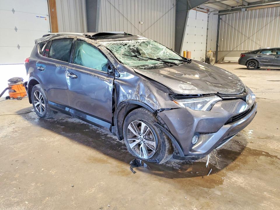 Фото 4 с аукциона – 2018 TOYOTA RAV4 с VIN 2T3RFREV8JW722277