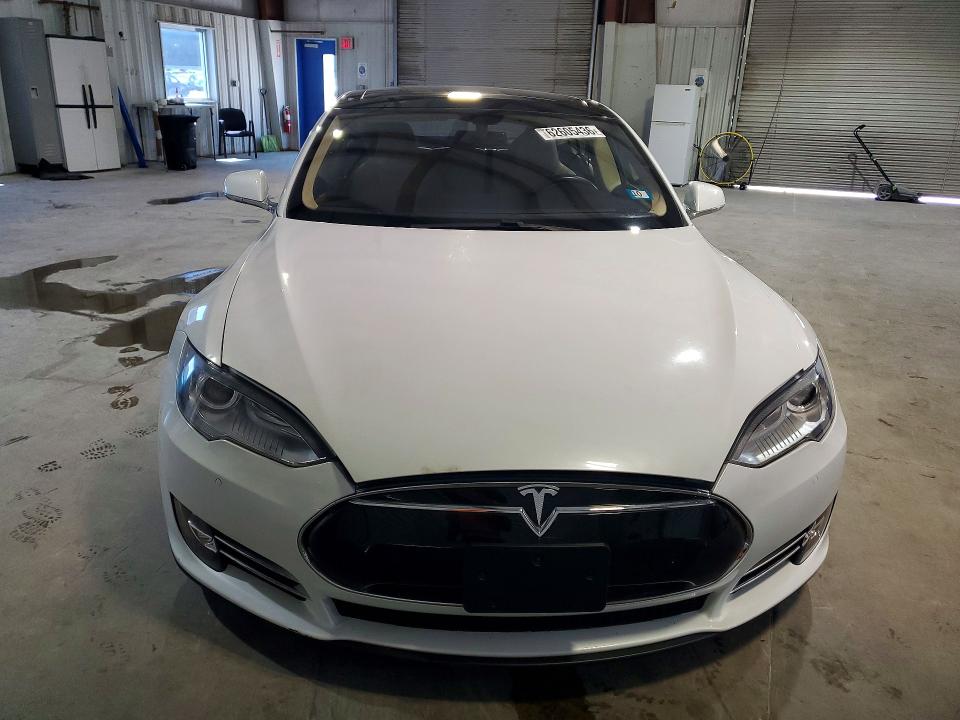 Photo 5 from auction – 2014 TESLA MODEL S with VIN 5YJSA1H12EFP45883