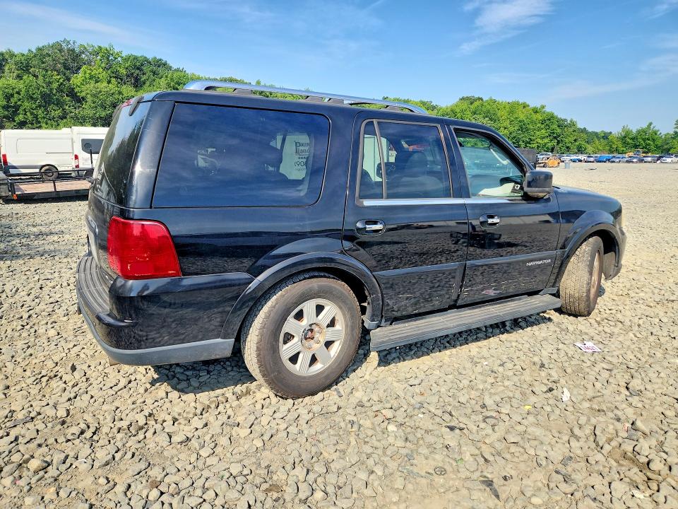 Photo 3 from auction – 2005 LINCOLN NAVIGATOR with VIN 5LMFU27535LJ05190