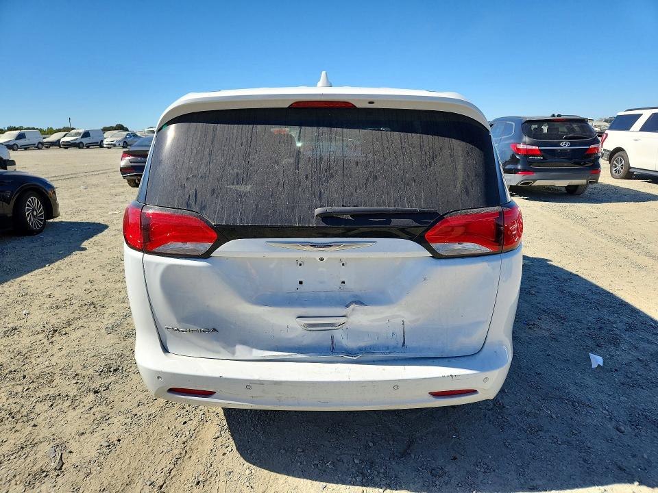 Photo 6 from auction – 2017 CHRYSLER PACIFICA with VIN 2C4RC1CG3HR531580