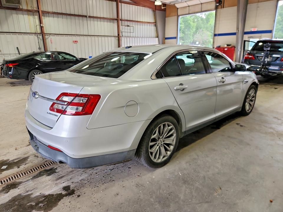 Photo 3 from auction – 2015 FORD TAURUS with VIN 1FAHP2F8XFG171951