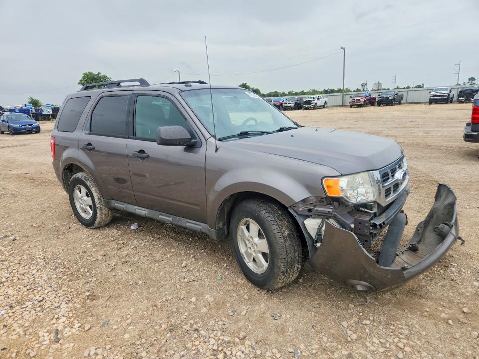 Photo 4 from auction – 2011 FORD ESCAPE with VIN 1FMCU0DG3BKB23898