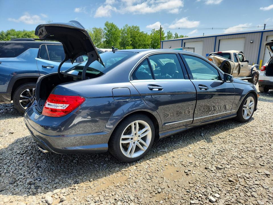 Photo 3 from auction – 2014 MERCEDES-BENZ C with VIN WDDGF8AB1EA931786