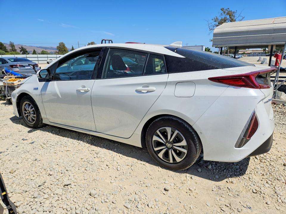 Photo 2 from auction – 2017 TOYOTA PRIUS PRIME with VIN JTDKARFP6H3035943