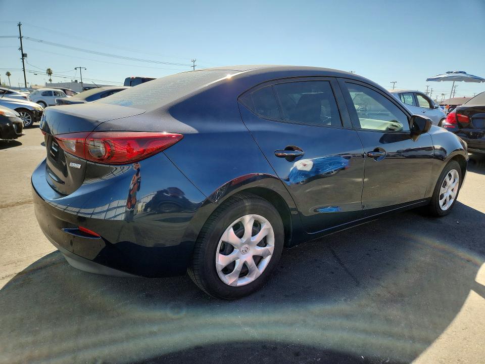 Photo 3 from auction – 2018 MAZDA 3 with VIN 3MZBN1U78JM230968