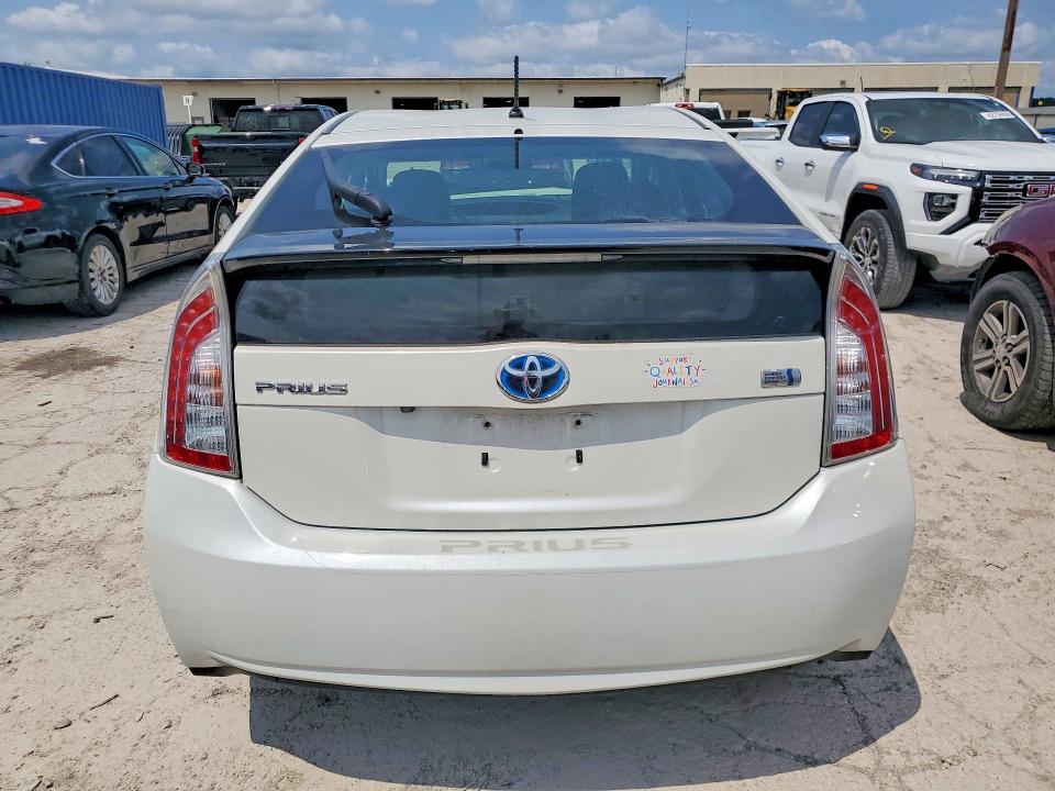 Photo 6 from auction – 2015 TOYOTA PRIUS with VIN JTDKN3DU9F1948957