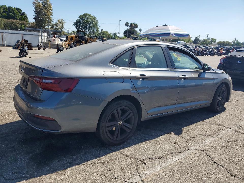 Photo 3 from auction – 2022 VOLKSWAGEN JETTA with VIN 3VW7M7BU0NM005454