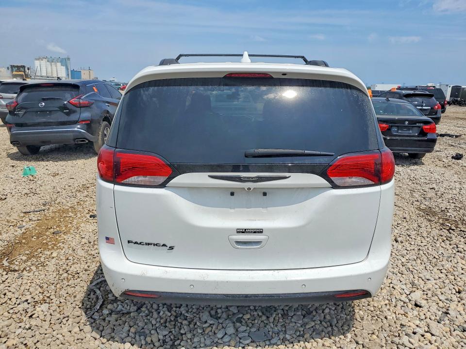 Photo 6 from auction – 2018 CHRYSLER PACIFICA with VIN 2C4RC1BG4JR187023