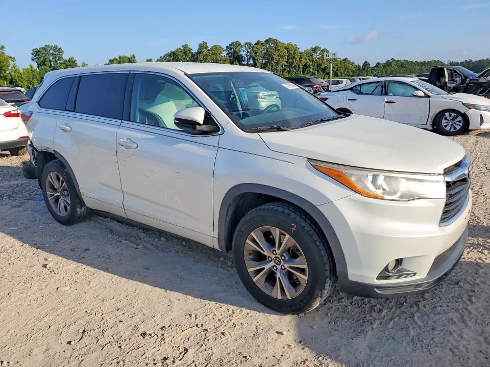 Photo 4 from auction – 2016 TOYOTA HIGHLANDER with VIN 5TDZKRFH1GS165078