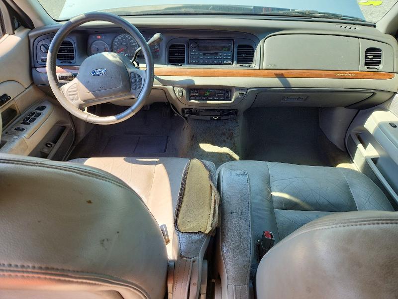 Photo 8 from auction – 2004 FORD CROWN VICTORIA with VIN 2FAFP74W44X128980