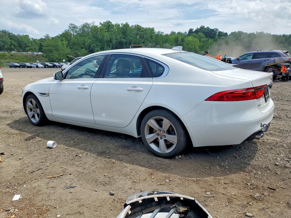 Photo 2 from auction – 2017 JAGUAR XF with VIN SAJBR4BN2HCY42624