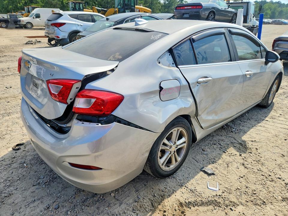 Photo 3 from auction – 2017 CHEVROLET CRUZE with VIN 1G1BE5SM3H7167925