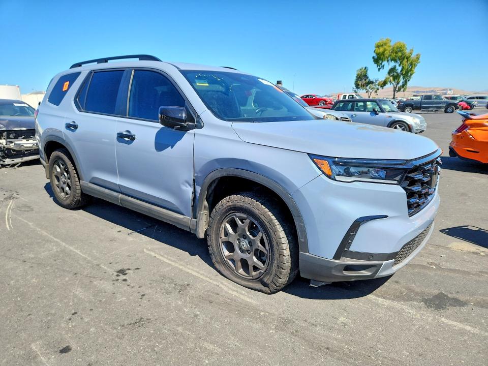 Photo 4 from auction – 2023 HONDA PILOT with VIN 5FNYG1H65PB012508