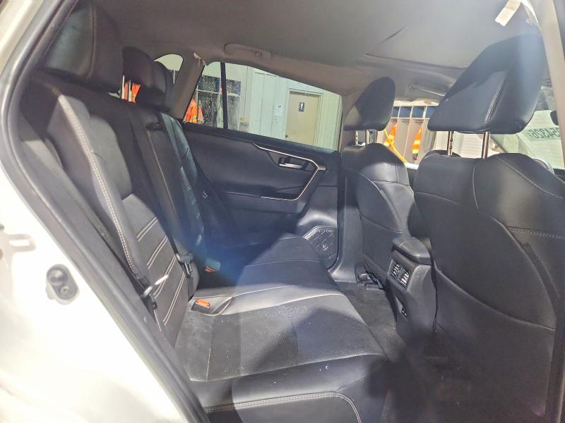 Photo 11 from auction – 2023 TOYOTA RAV4 with VIN 2T3N1RFV5PW391128
