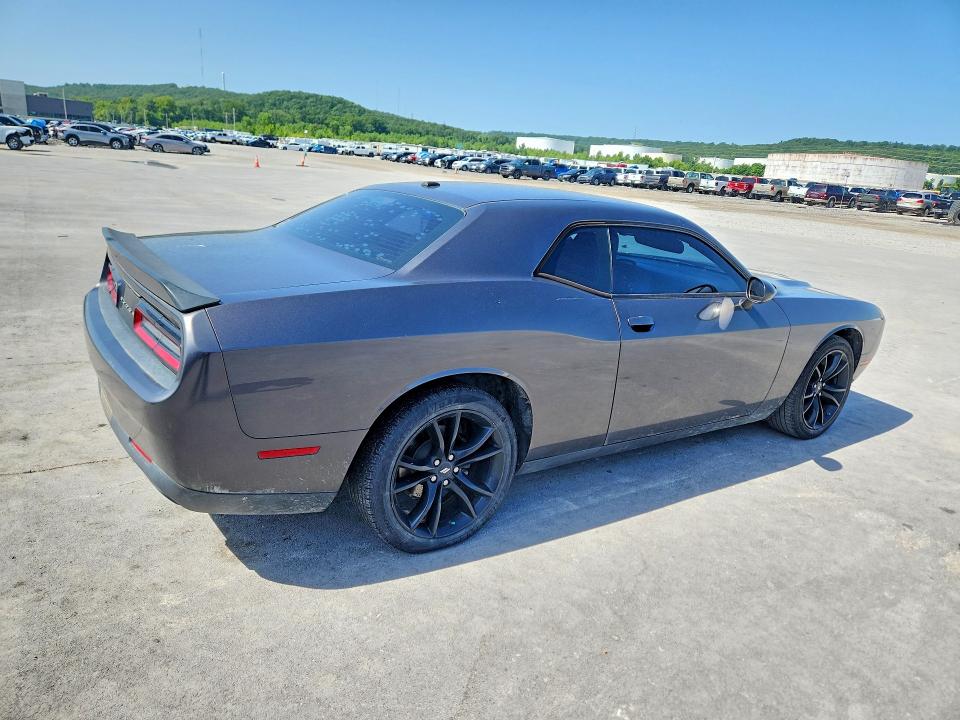 Photo 3 from auction – 2018 DODGE CHALLENGER with VIN 2C3CDZAG5JH333653