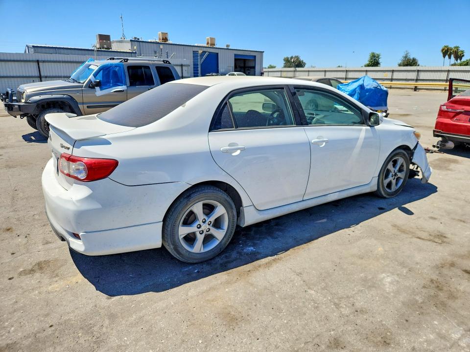 Zdjęcie 3 z aukcji – 2013 TOYOTA COROLLA z VIN 5YFBU4EEXDP107979